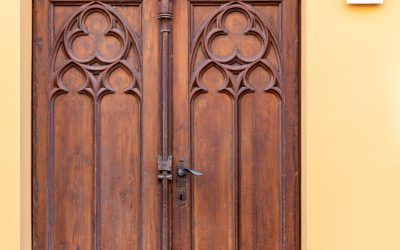 Seguridad y eficiencia en la carpintería de madera: criterios técnicos para la elección de puertas